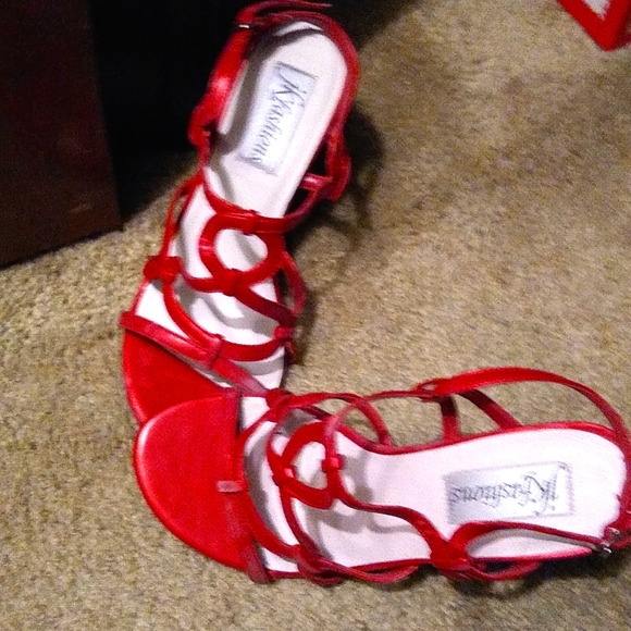 Red heels - Picture 1 of 2